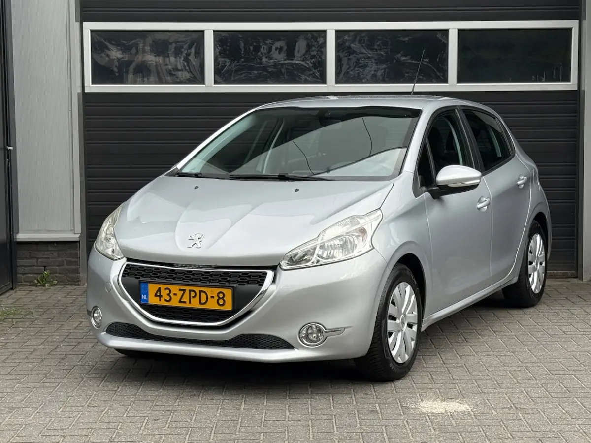 Peugeot 208 2013 Benzine Handgeschakeld leasen