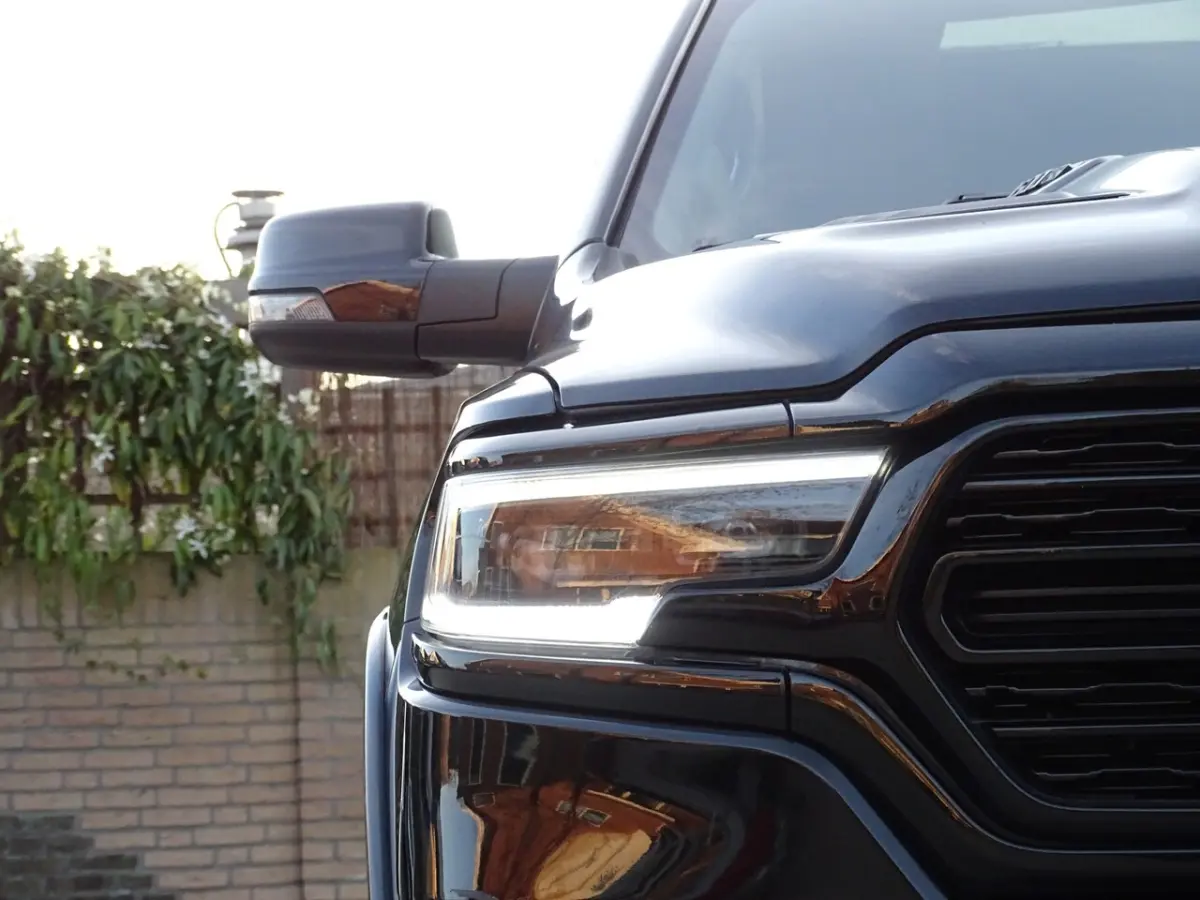 5.7 V8 4x4 Crew Cab Limited