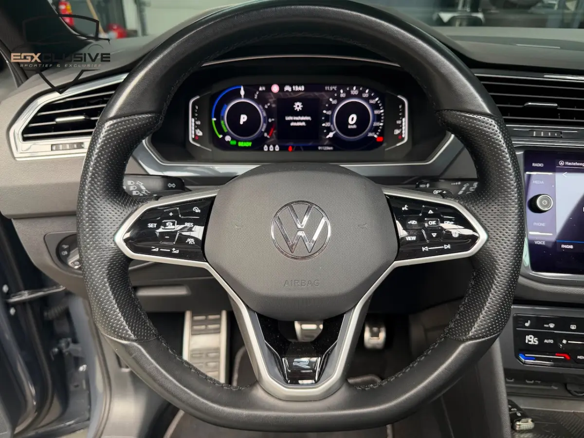 1.4 TSI eHybrid R-Line Business+ Pano / Massage / 360Cam