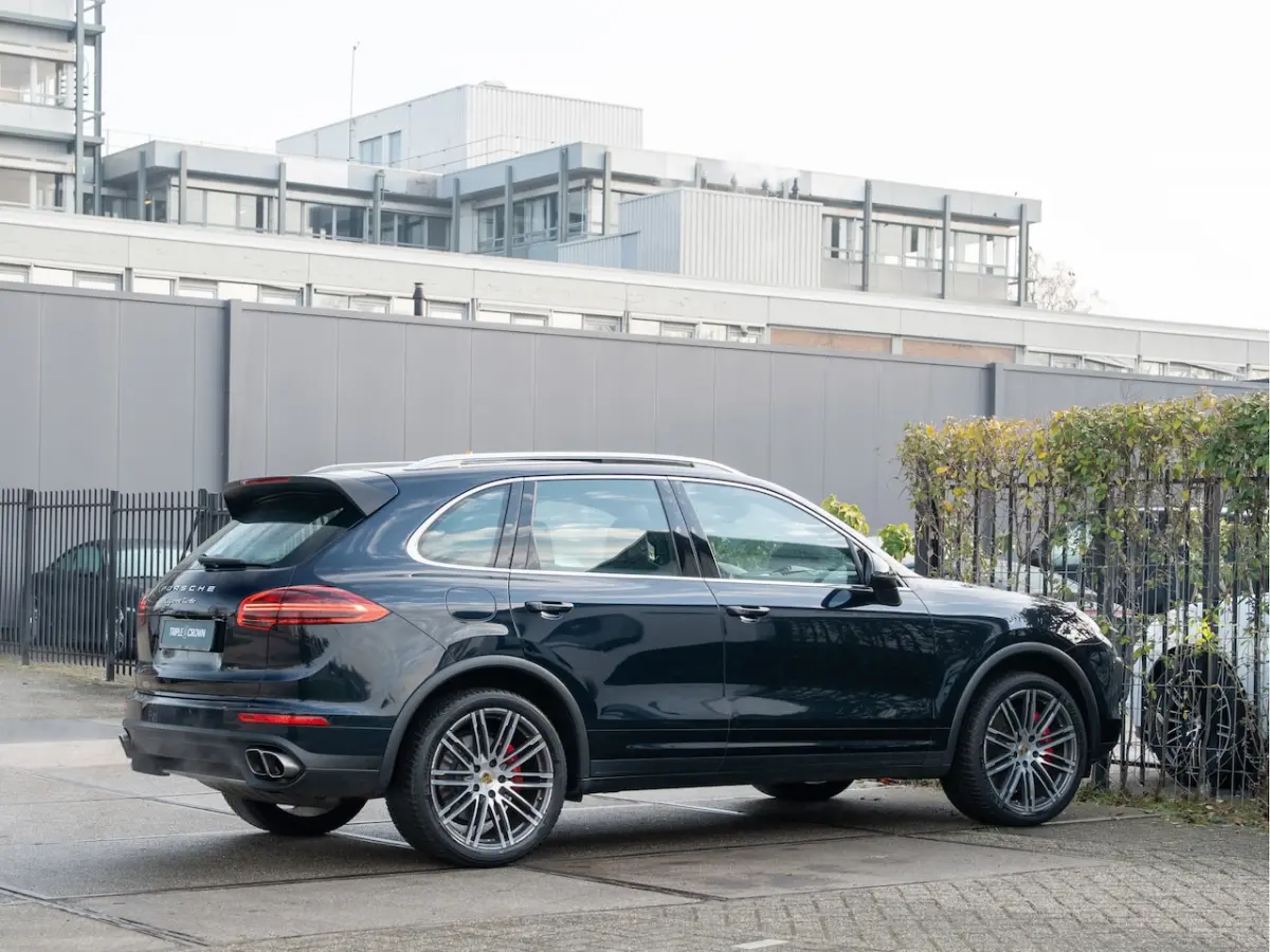 4.8 Turbo | Bose | Luchtvering | Panoramadak