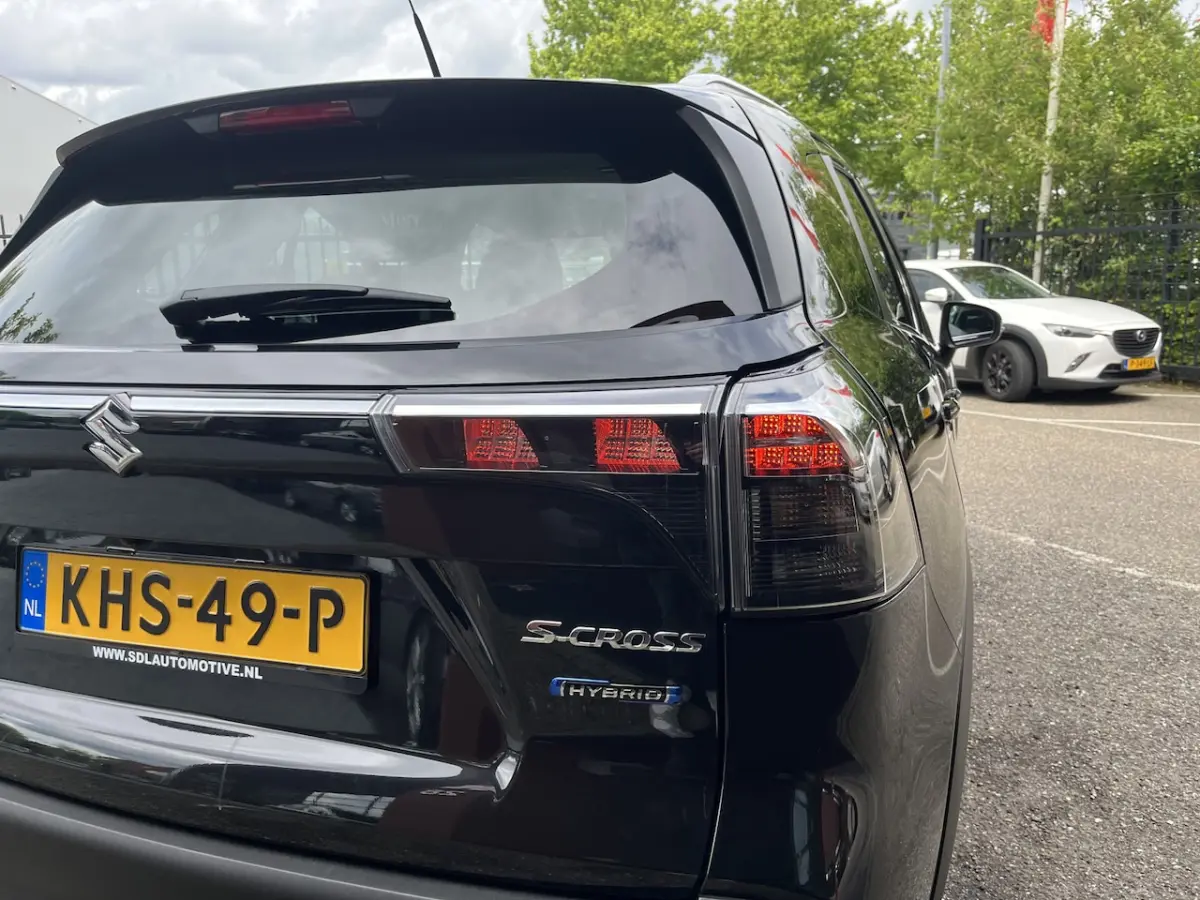 1.5 Hybrid Style // ADAPT. CRUISE // DODEHOEK // STOELVERWARMING // CAMERA // APPLE-ANDROI
