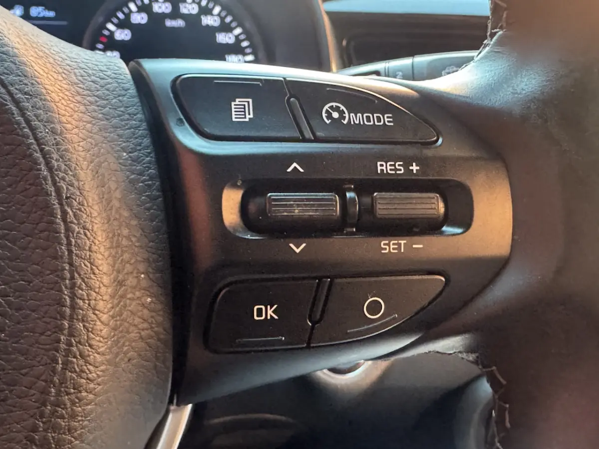 1.0 T-GDi ExecutiveLine // NAVI // CAMERA // CLIMA // CRUISE // DODENHOEK SENSOR // LEDERE