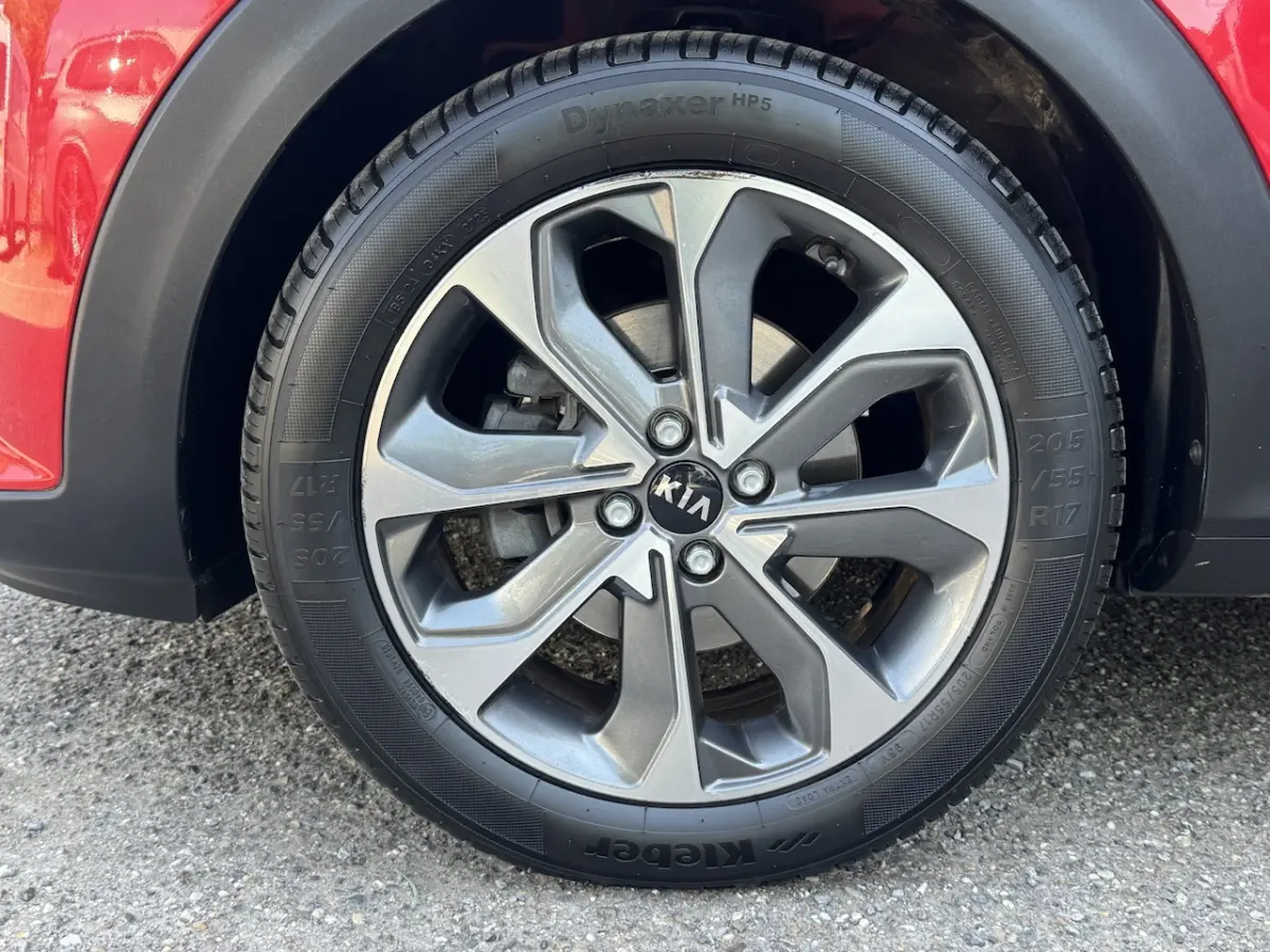 1.0 T-GDi ExecutiveLine // NAVI // CAMERA // CLIMA // CRUISE // DODENHOEK SENSOR // LEDERE