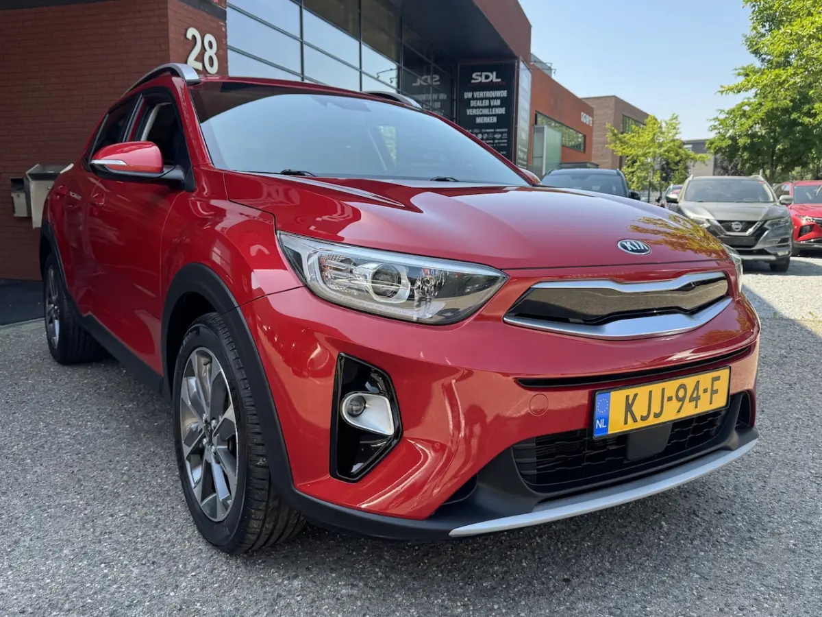 1.0 T-GDi ExecutiveLine // NAVI // CAMERA // CLIMA // CRUISE // DODENHOEK SENSOR // LEDERE