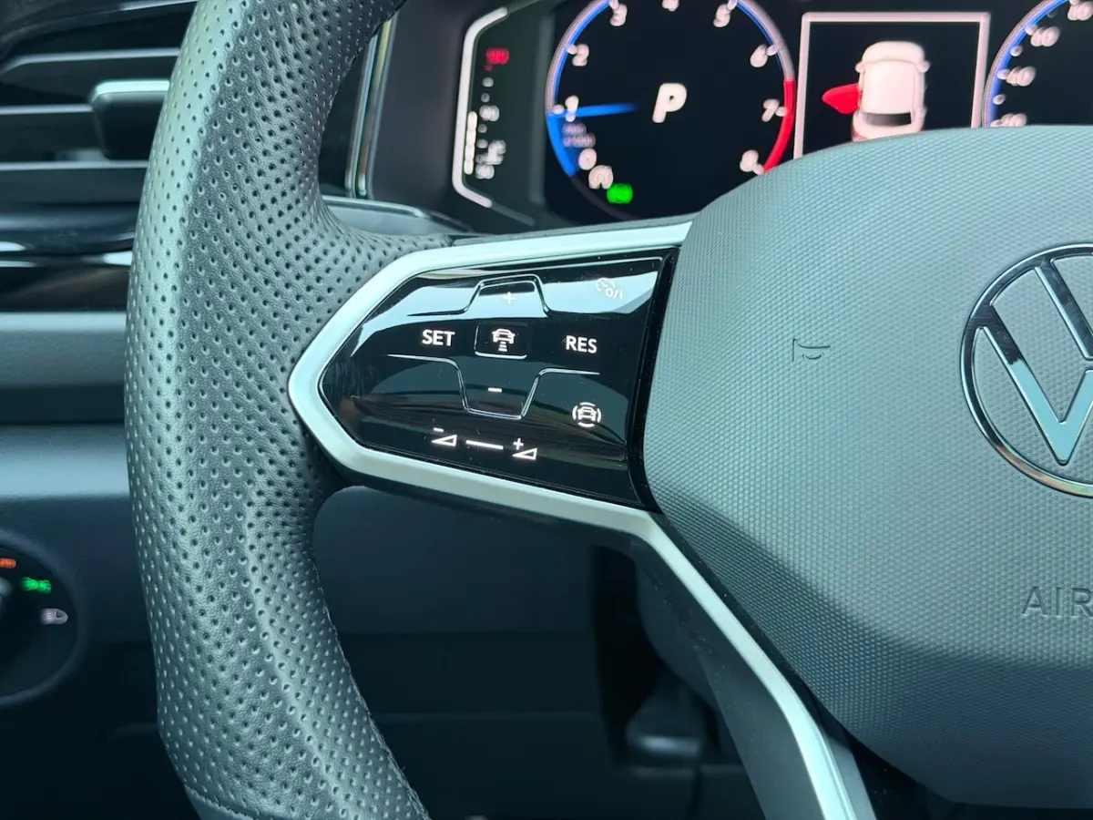 1.5 TSI 3x R-Line Pano/IQ.Light/Beats