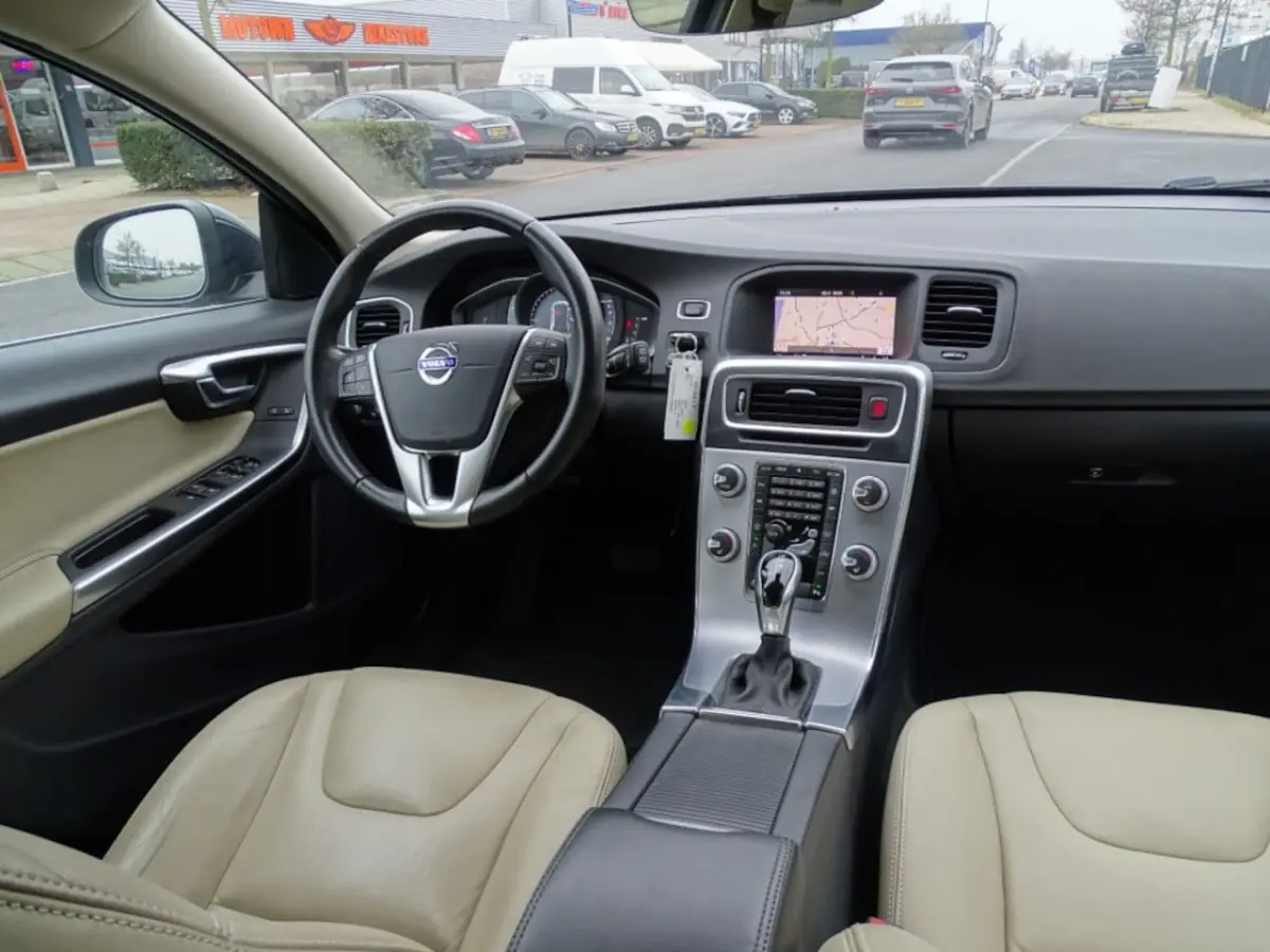 1.5 T2 POLAR+-Automaat-Leer-Navi-Media-Blth-Verw stl-Trkh