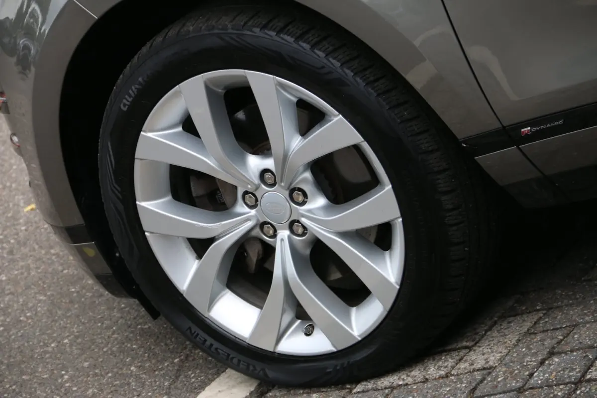 2.0 P200 AWD R-Dynamic S