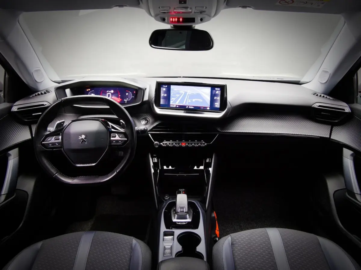1.2 PureTech Blue Lease Allure (APPLE CARPLAY / ANDROID AUTO, ACHTERUITRIJCAMERA, NAVIGATI