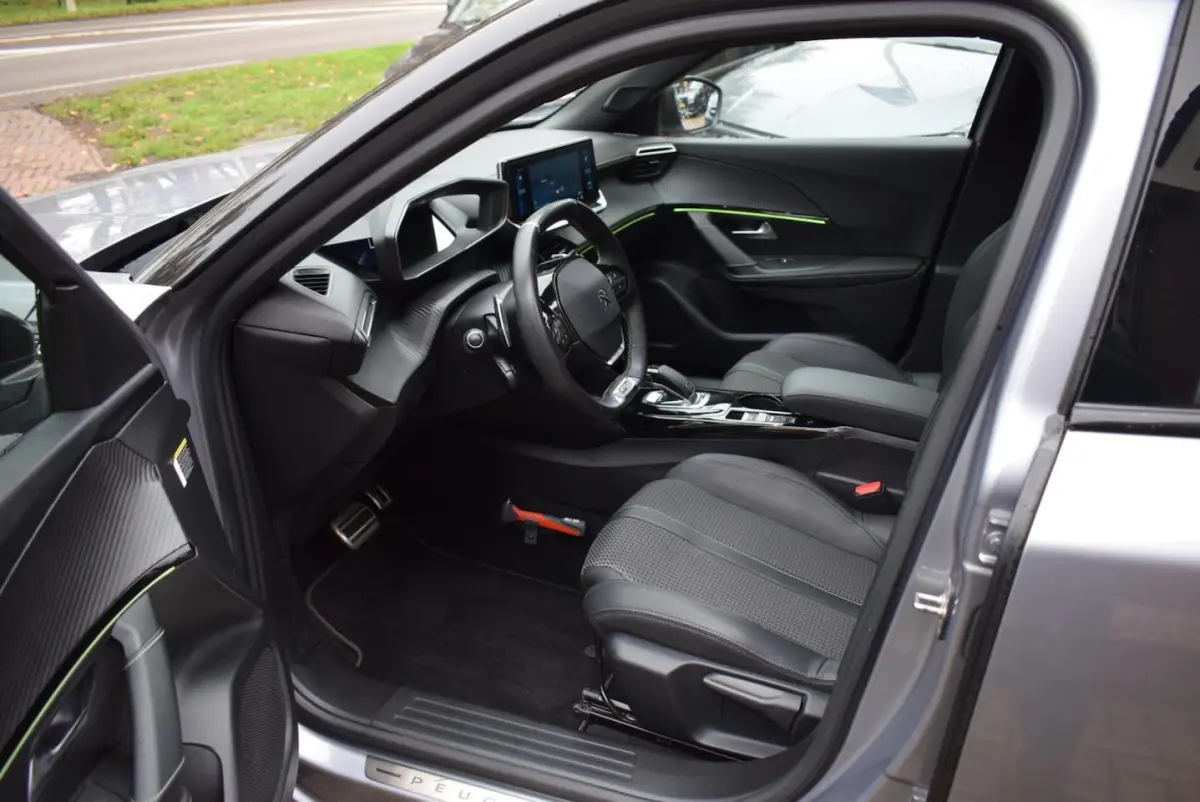 1.2 PureTech GT-Line AUTOM AIRCO-ECC/NAVI/PANO DAK/CRUISE/SFEERVERL/TREKH/NL-AUTO/XENON LE