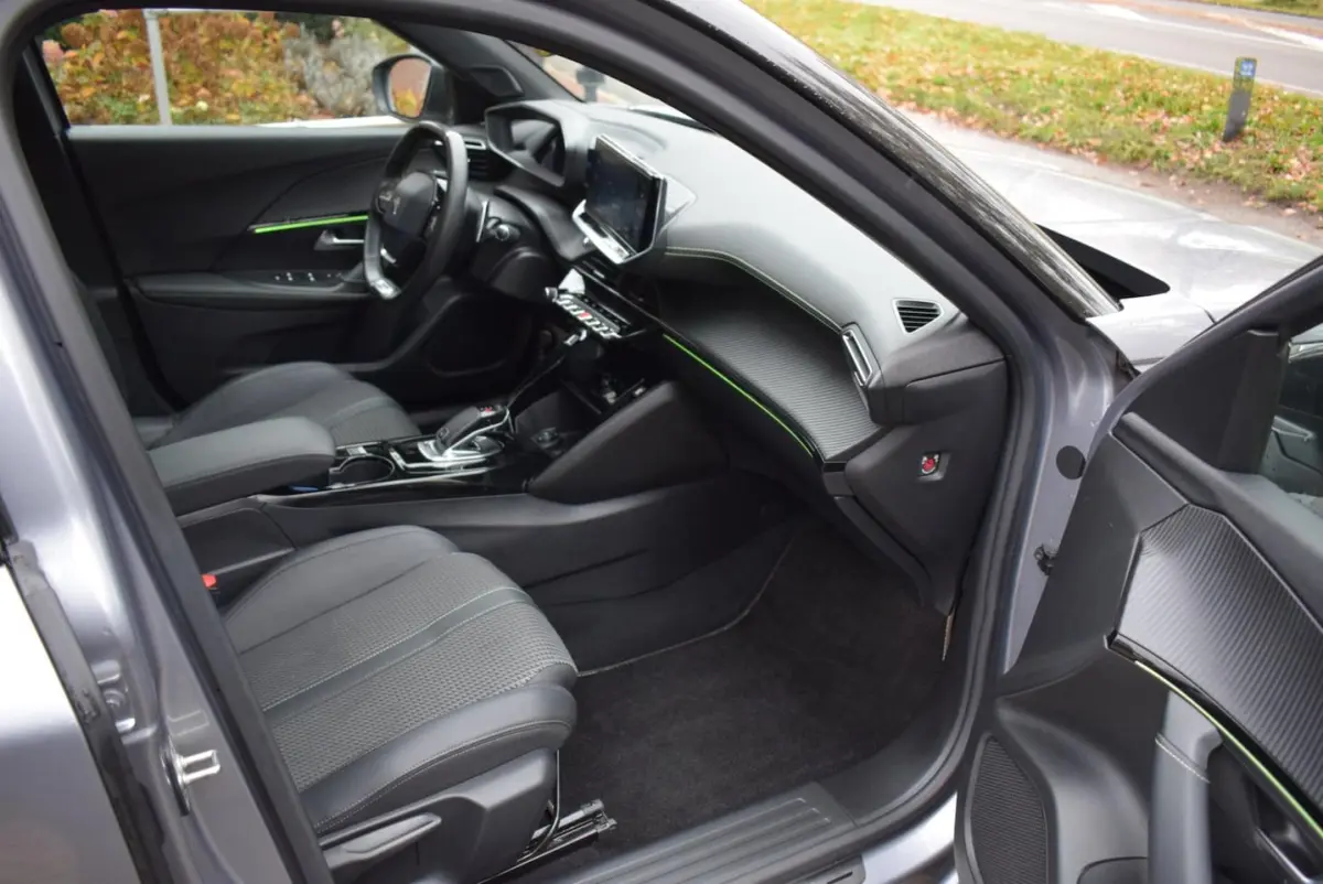 1.2 PureTech GT-Line AUTOM AIRCO-ECC/NAVI/PANO DAK/CRUISE/SFEERVERL/TREKH/NL-AUTO/XENON LE
