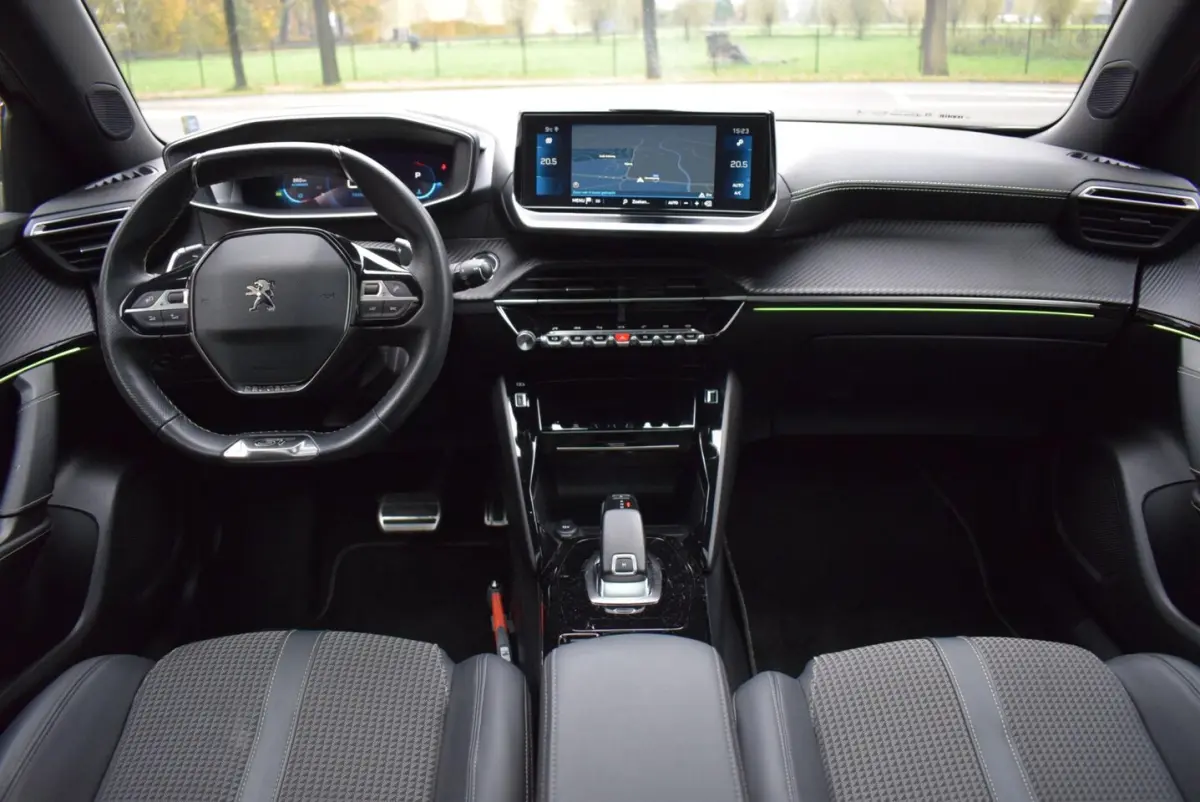 1.2 PureTech GT-Line AUTOM AIRCO-ECC/NAVI/PANO DAK/CRUISE/SFEERVERL/TREKH/NL-AUTO/XENON LE