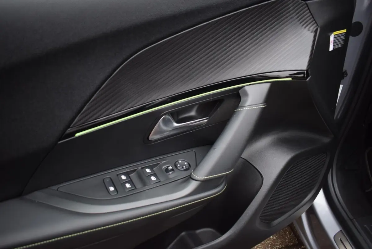 1.2 PureTech GT-Line AUTOM AIRCO-ECC/NAVI/PANO DAK/CRUISE/SFEERVERL/TREKH/NL-AUTO/XENON LE