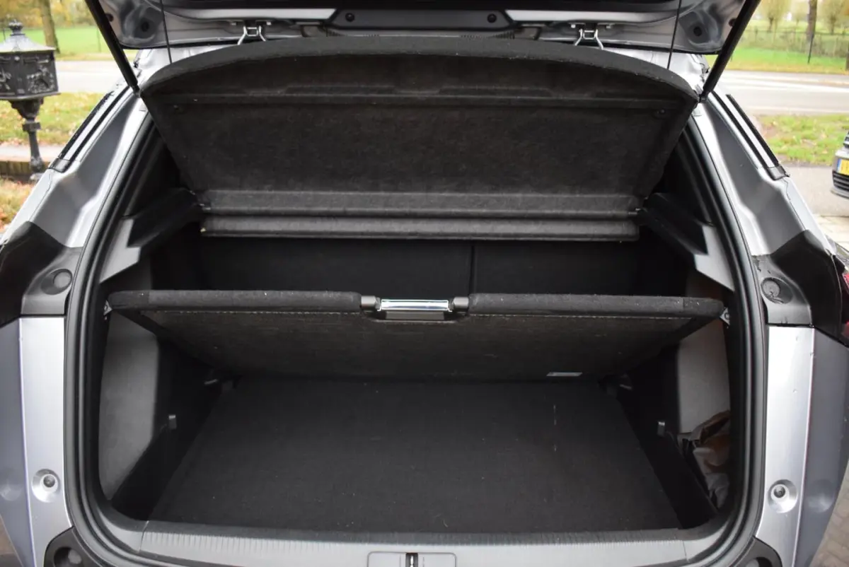 1.2 PureTech GT-Line AUTOM AIRCO-ECC/NAVI/PANO DAK/CRUISE/SFEERVERL/TREKH/NL-AUTO/XENON LE