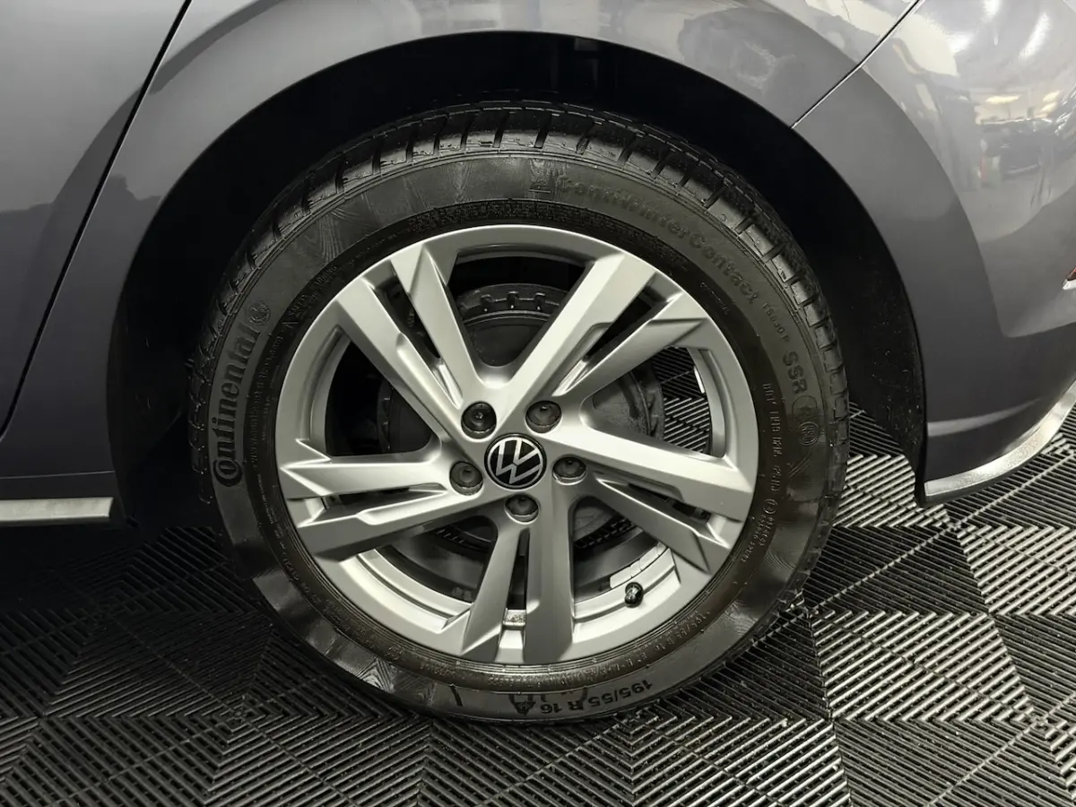 1.0 TSI R-Line Camera, Navi, Virtual desk, Stoelverwarming, Keyless start, Cruise control