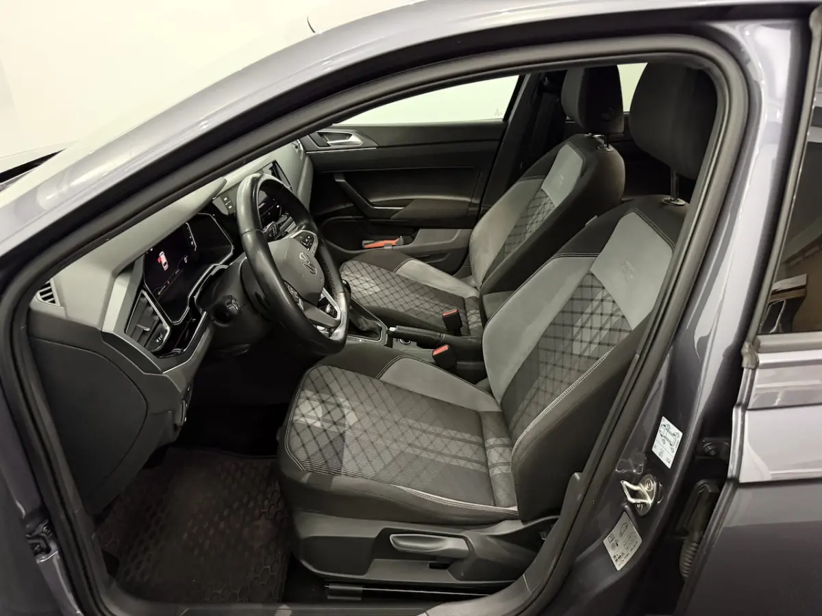 1.0 TSI R-Line Camera, Navi, Virtual desk, Stoelverwarming, Keyless start, Cruise control