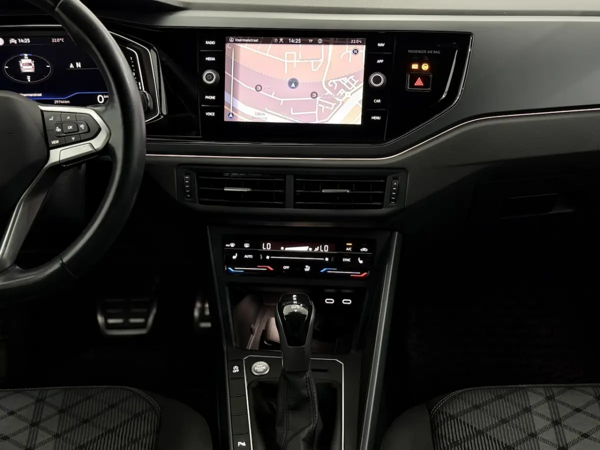 1.0 TSI R-Line Camera, Navi, Virtual desk, Stoelverwarming, Keyless start, Cruise control