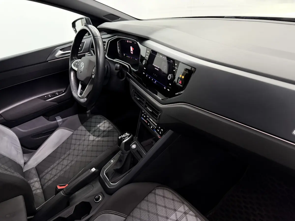 1.0 TSI R-Line Camera, Navi, Virtual desk, Stoelverwarming, Keyless start, Cruise control