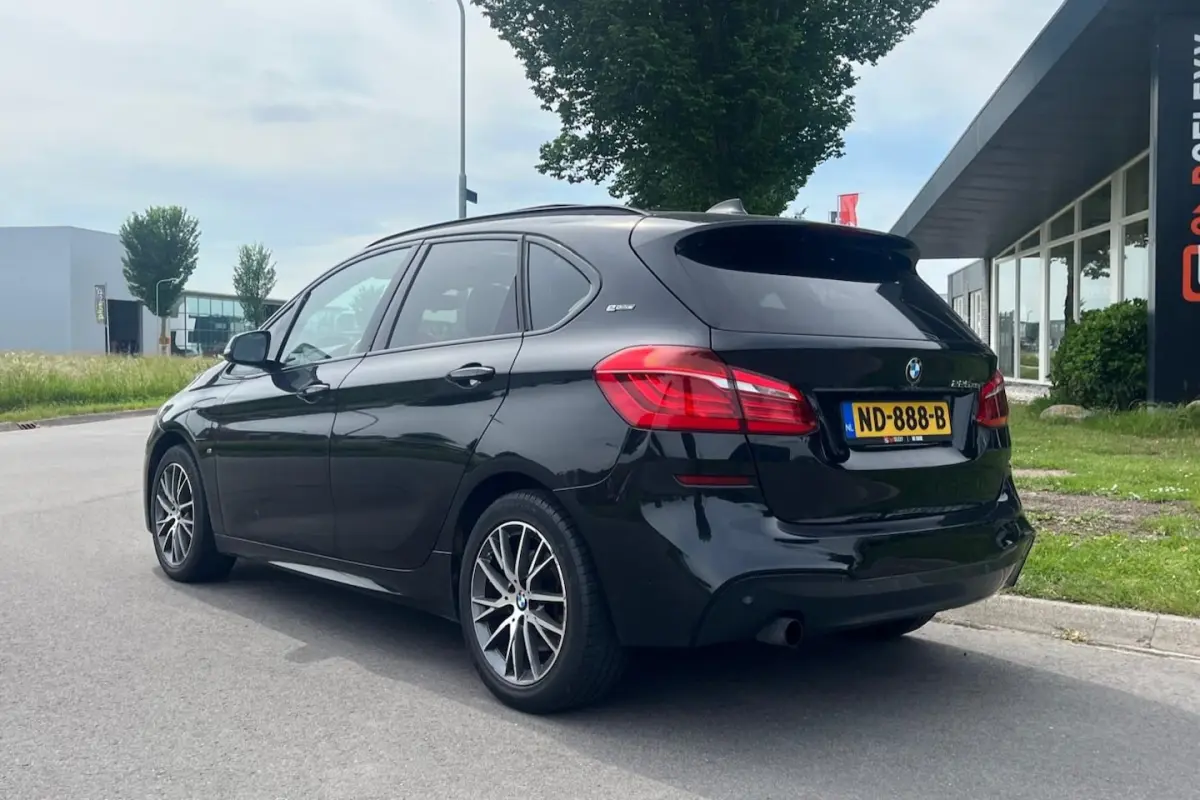225xe M Sport | PANO | LEDER | EL. KLEP | HEAD-UP | SHADOW |