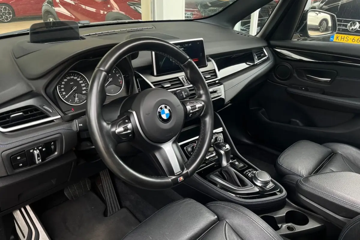 225xe M Sport | PANO | LEDER | EL. KLEP | HEAD-UP | SHADOW |