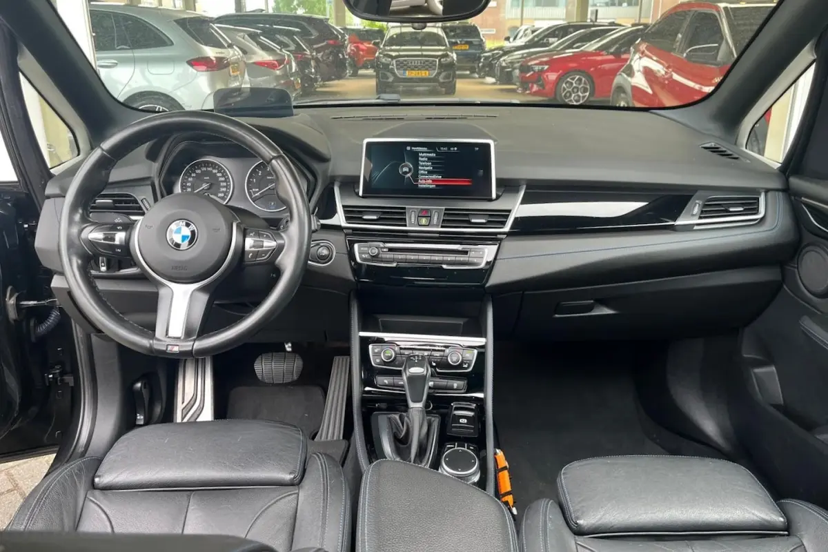 225xe M Sport | PANO | LEDER | EL. KLEP | HEAD-UP | SHADOW |