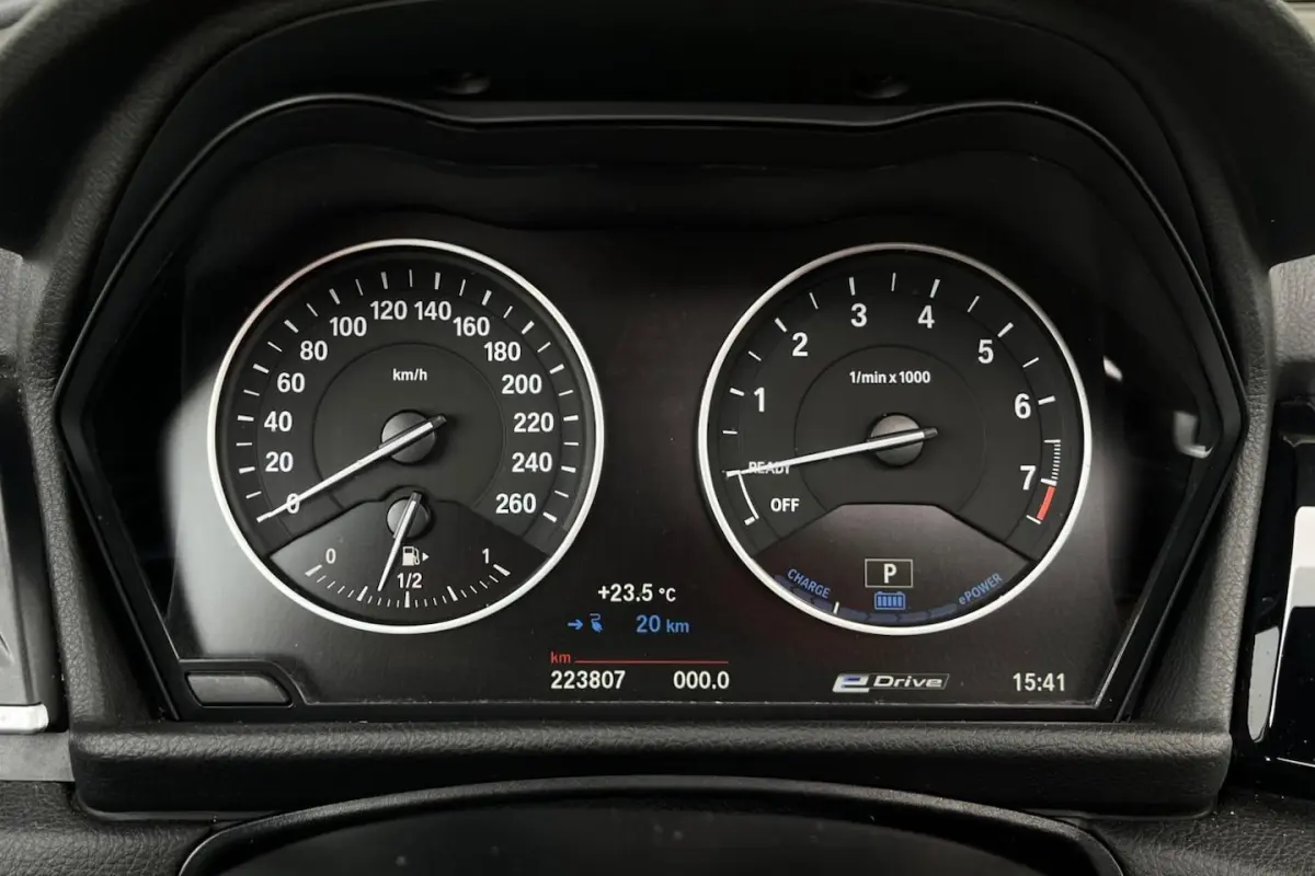 225xe M Sport | PANO | LEDER | EL. KLEP | HEAD-UP | SHADOW |