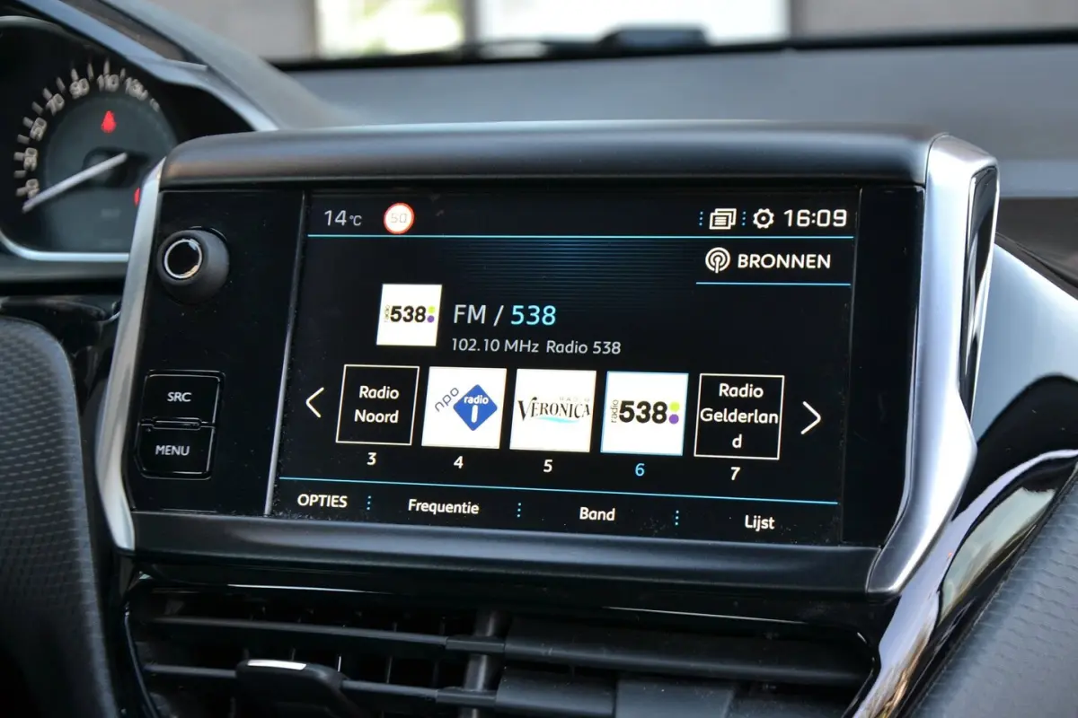 1.2 PureTech Allure 110PK | Navi | Clima | Apple Carplay