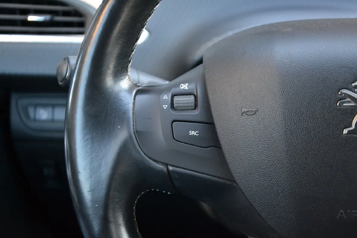1.2 PureTech Allure 110PK | Navi | Clima | Apple Carplay