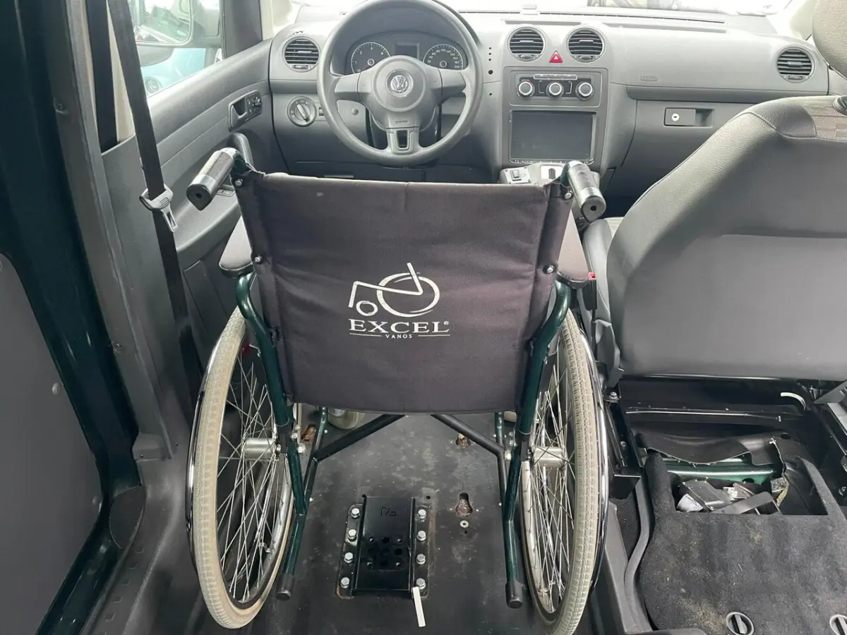 Rolstoelauto 1+1 Automaat Zelfrijder - rolstoel achter het stuur