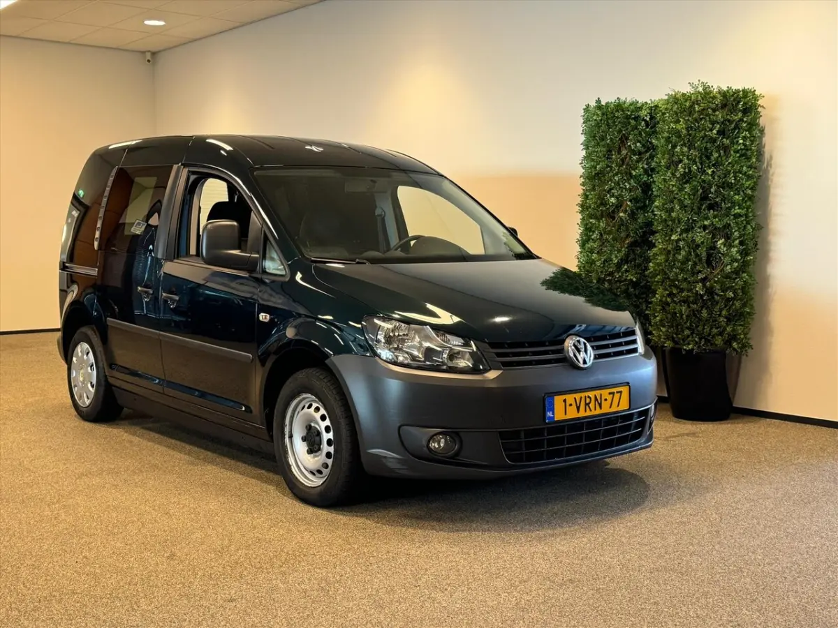 Rolstoelauto 1+1 Automaat Zelfrijder - rolstoel achter het stuur