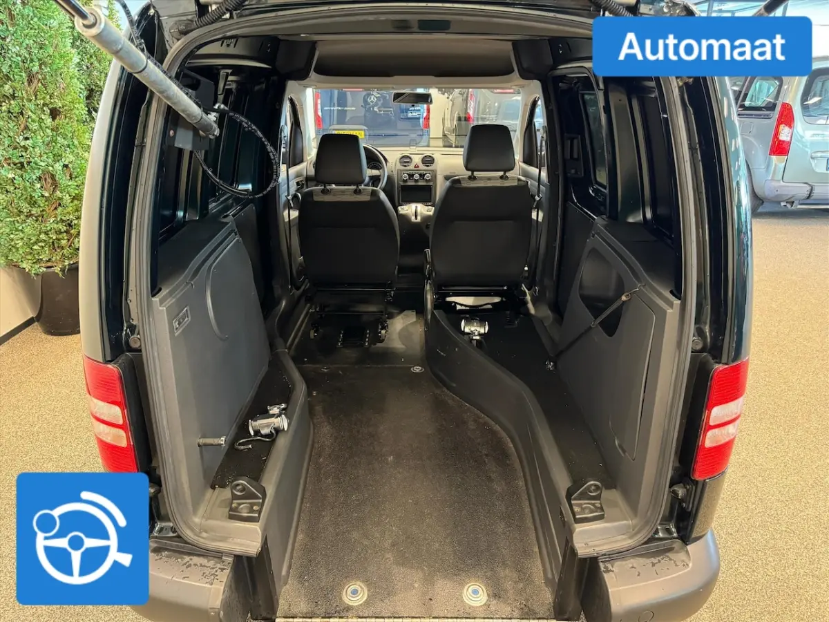 Rolstoelauto 1+1 Automaat Zelfrijder - rolstoel achter het stuur