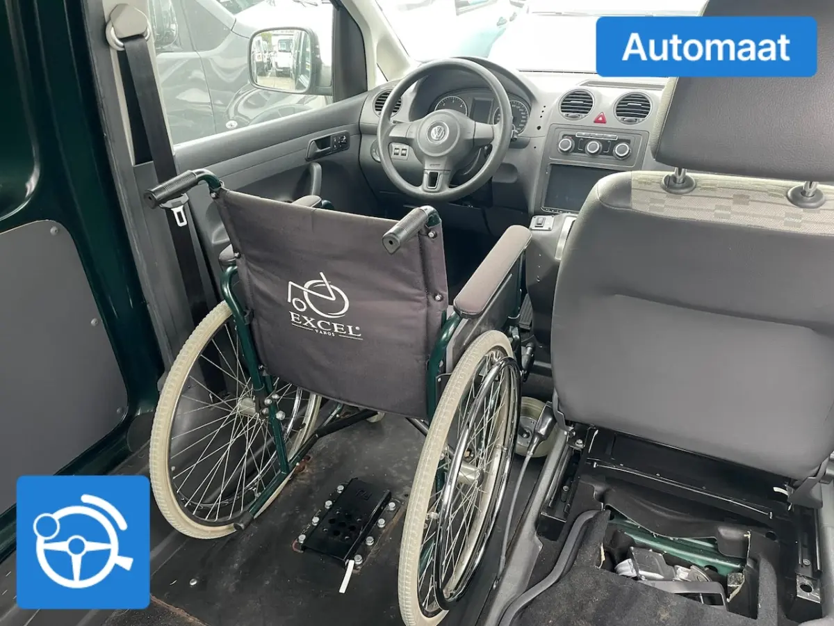 Rolstoelauto 1+1 Automaat Zelfrijder - rolstoel achter het stuur