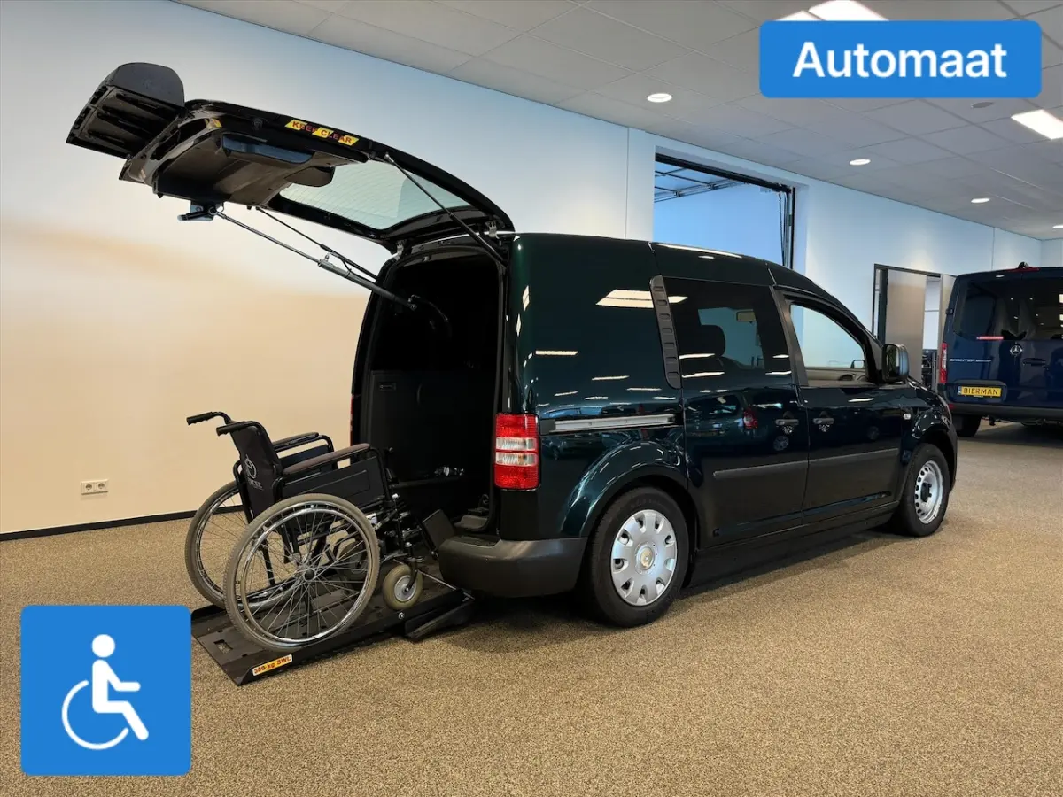 Rolstoelauto 1+1 Automaat Zelfrijder - rolstoel achter het stuur