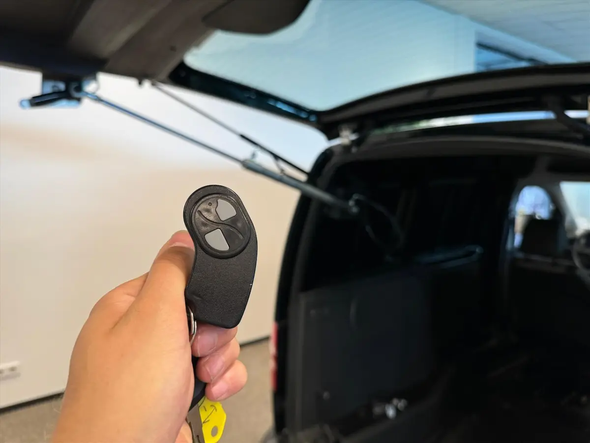 Rolstoelauto 1+1 Automaat Zelfrijder - rolstoel achter het stuur