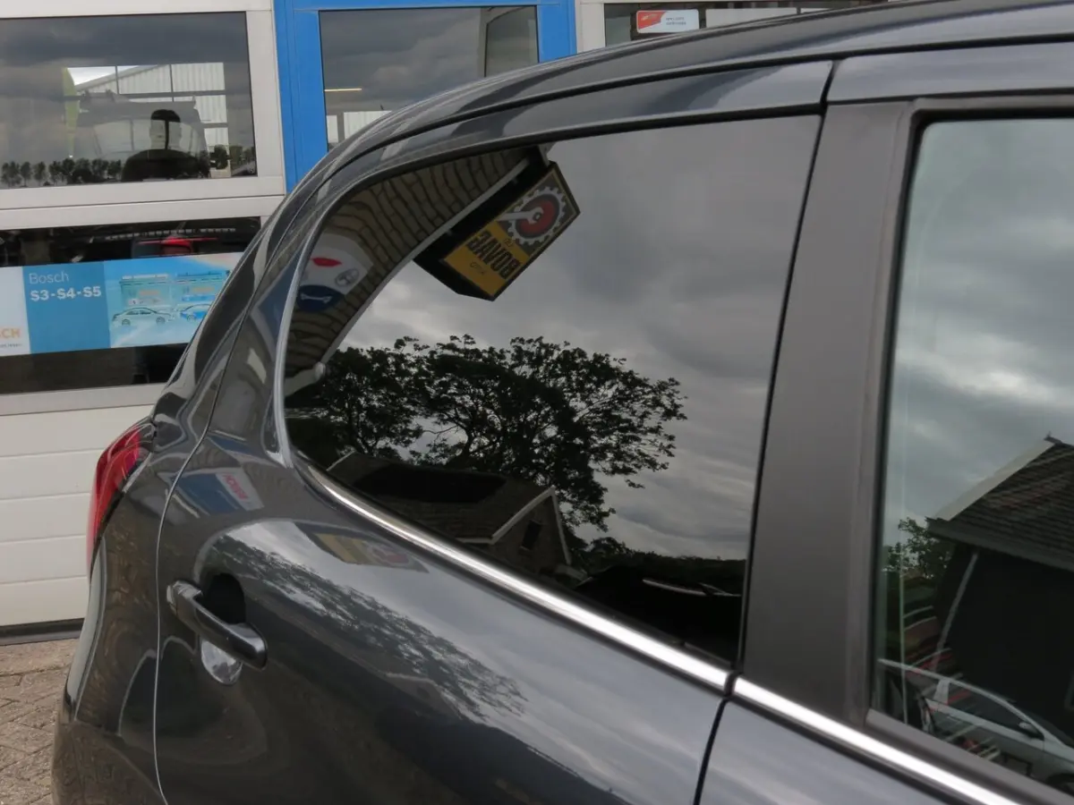1.0 VTi Feel 5 Drs. Airco|LED|Bluetooth|Electr. Ramen|Radio|Getint Glas