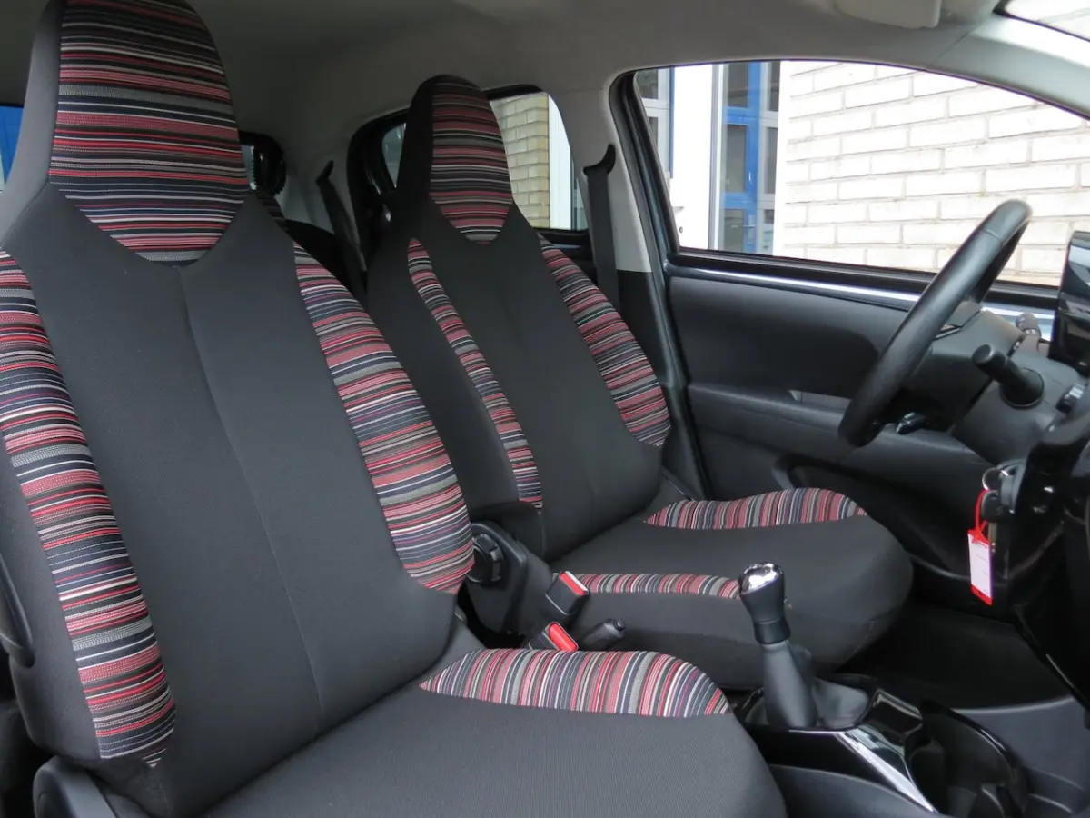 1.0 VTi Feel 5 Drs. Airco|LED|Bluetooth|Electr. Ramen|Radio|Getint Glas