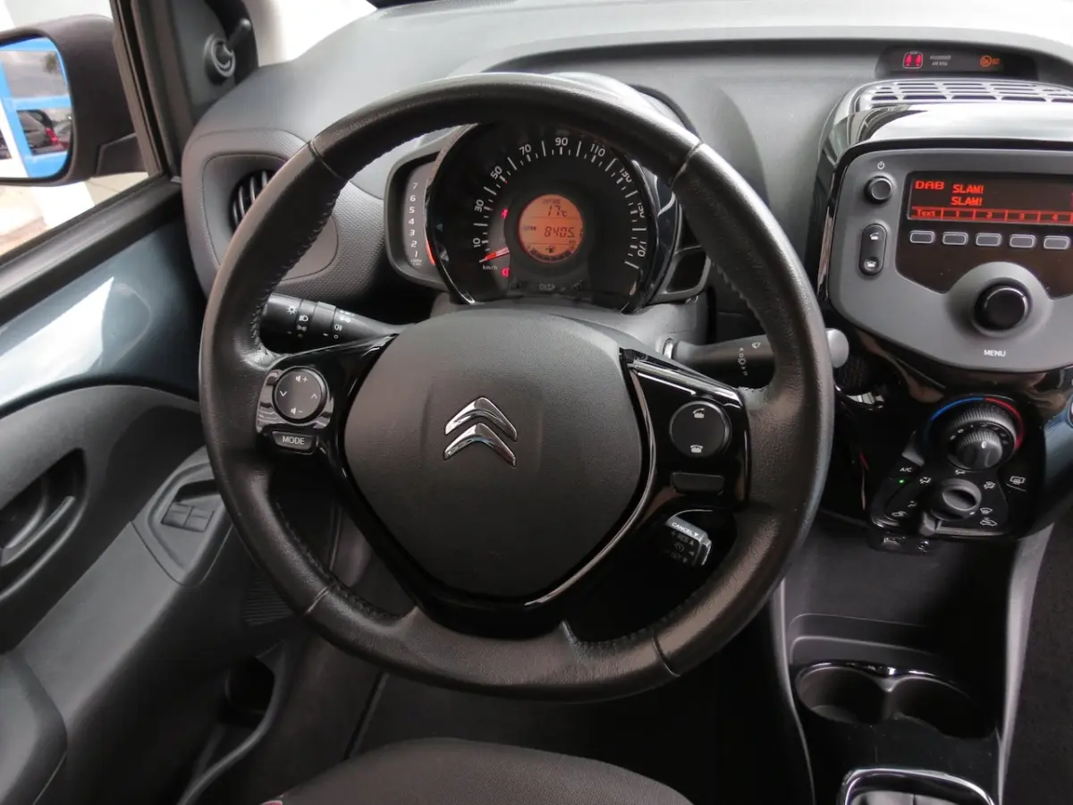 1.0 VTi Feel 5 Drs. Airco|LED|Bluetooth|Electr. Ramen|Radio|Getint Glas