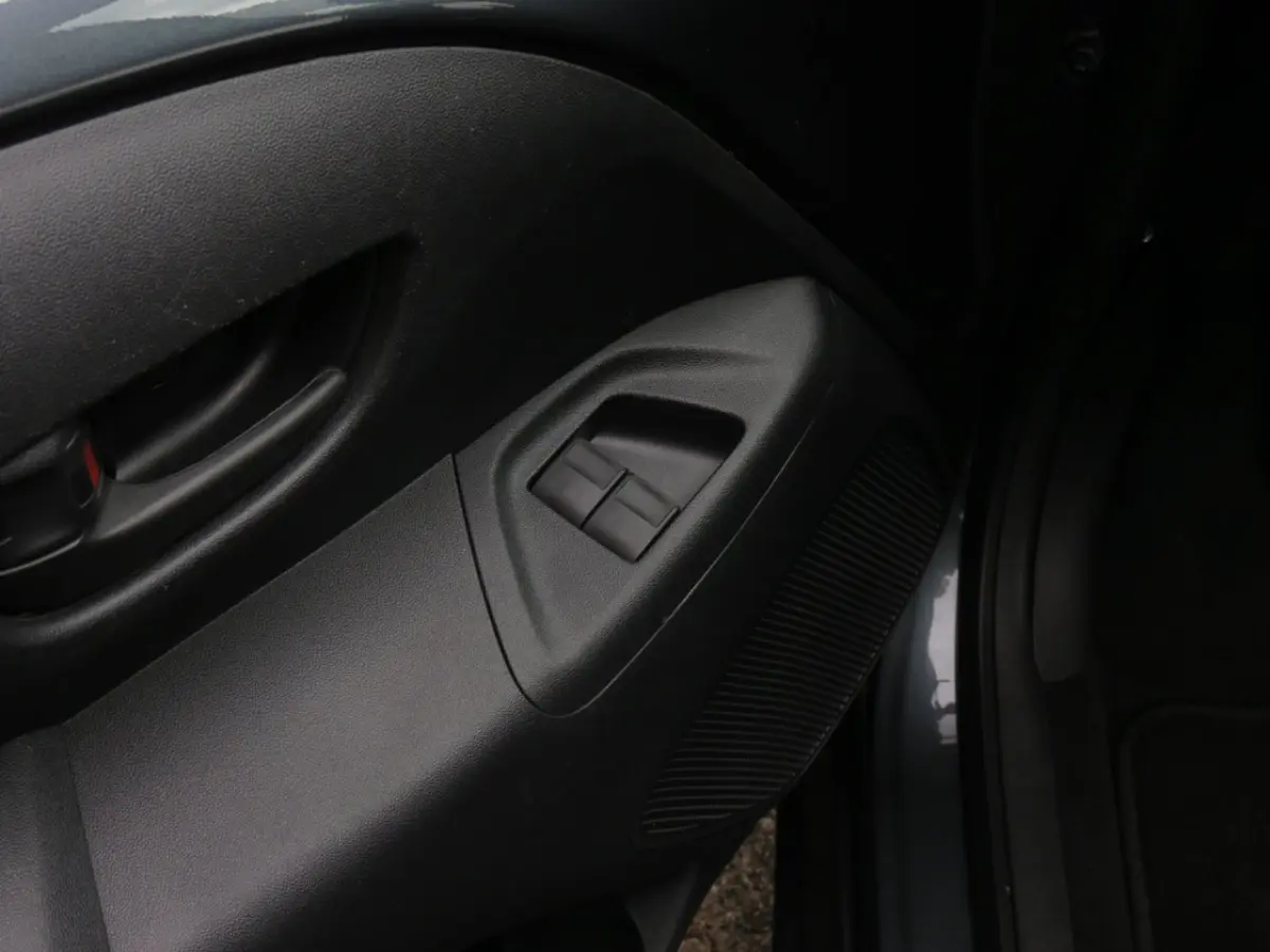 1.0 VTi Feel 5 Drs. Airco|LED|Bluetooth|Electr. Ramen|Radio|Getint Glas