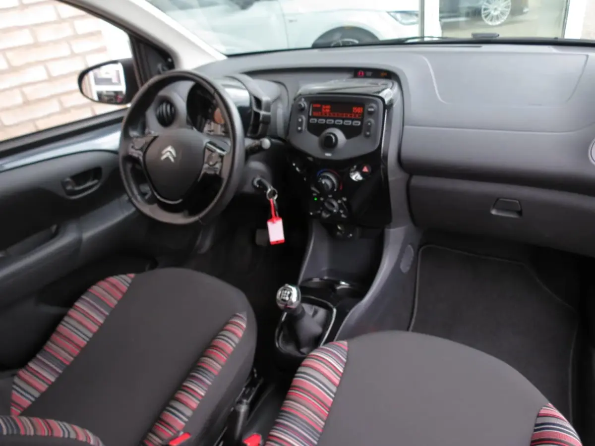 1.0 VTi Feel 5 Drs. Airco|LED|Bluetooth|Electr. Ramen|Radio|Getint Glas