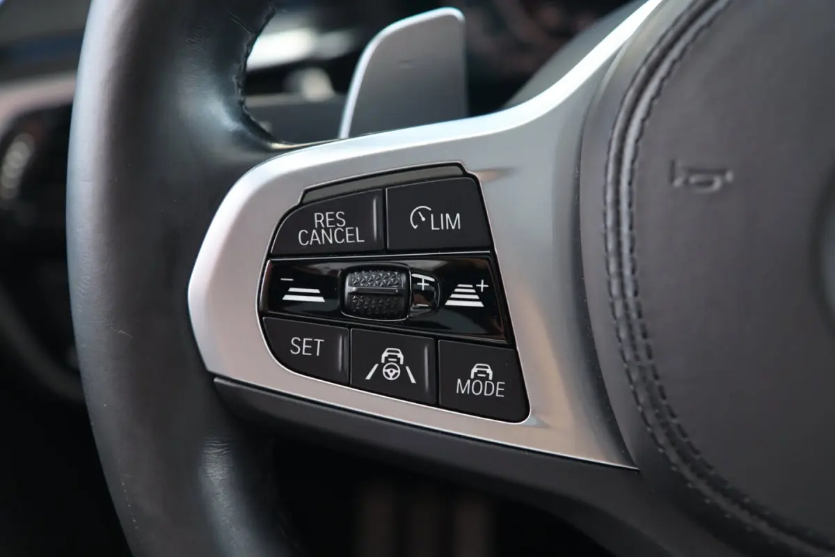 530e M Sport / PANO / LASER / HUD / ACC / KEYLESS / CAMERA