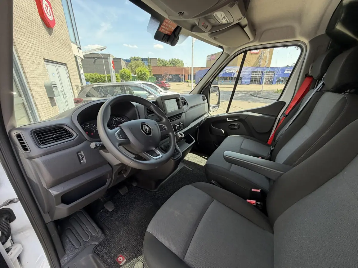 T35 2.3 dCi 135 L2H2 Work Edition