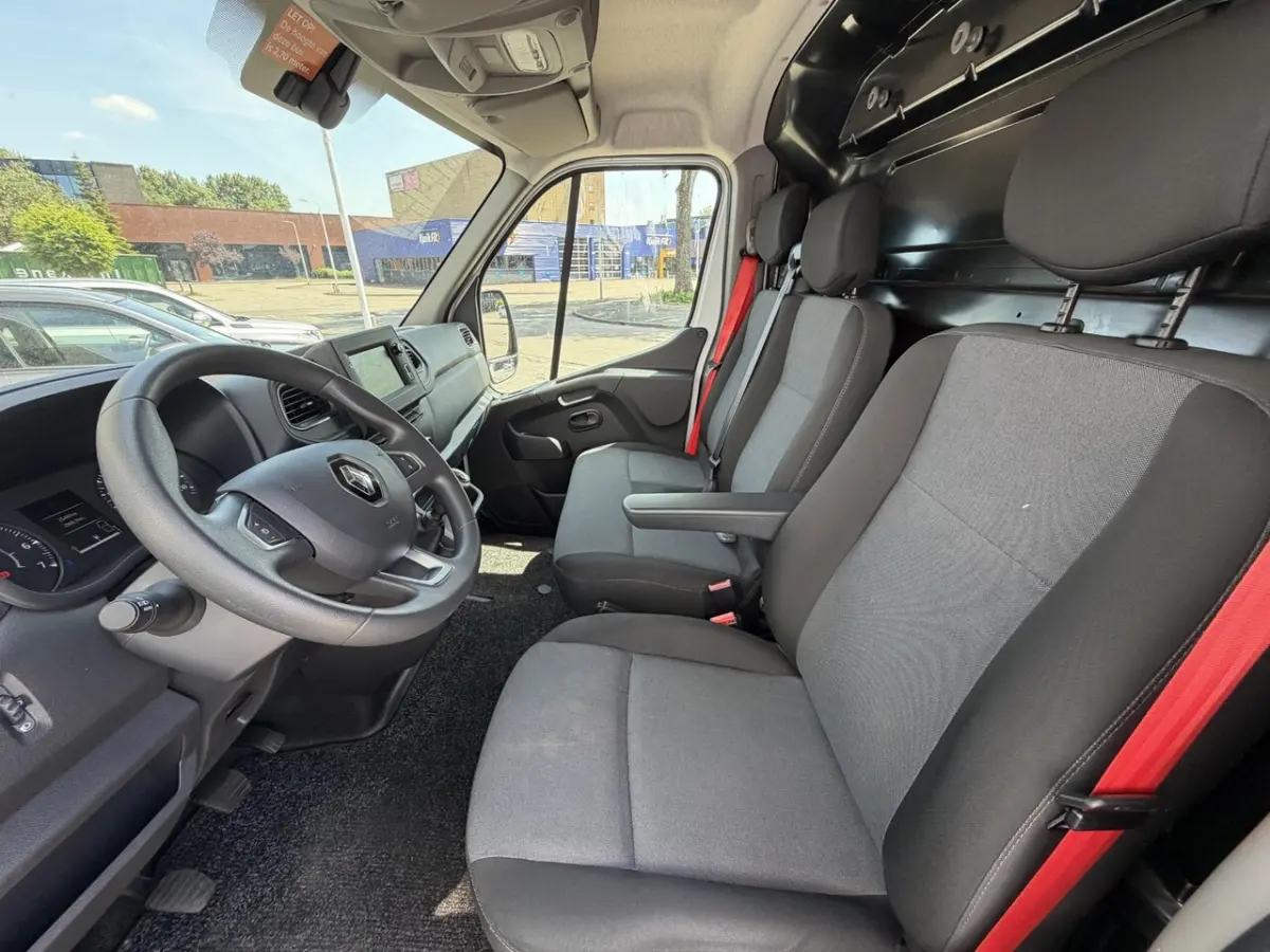 T35 2.3 dCi 135 L2H2 Work Edition