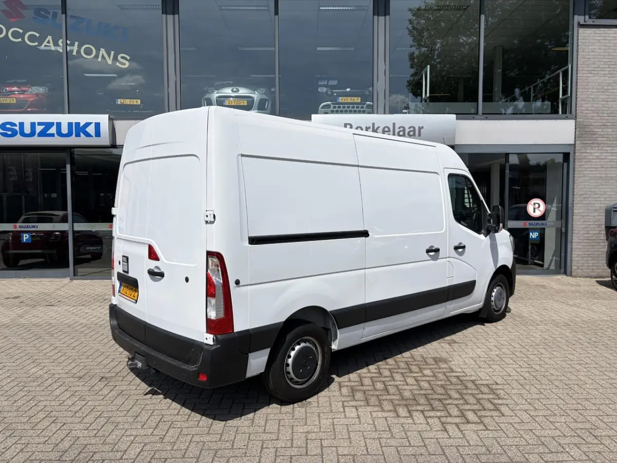 T35 2.3 dCi 135 L2H2 Work Edition