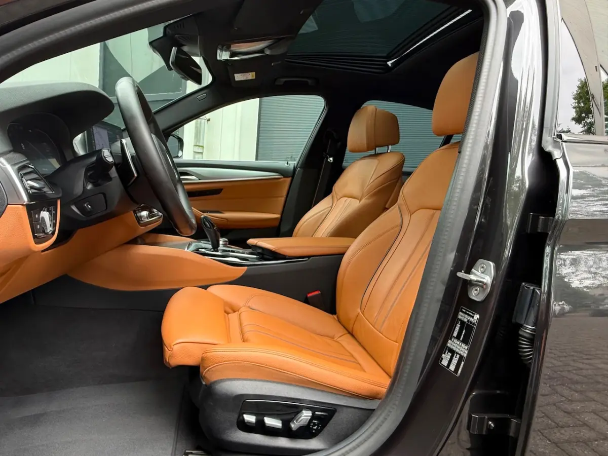 520i High Executive Edition M-Sport NAP Schuifdak/Leder/20 Inch/HK/Car Play/LED/Memory/360