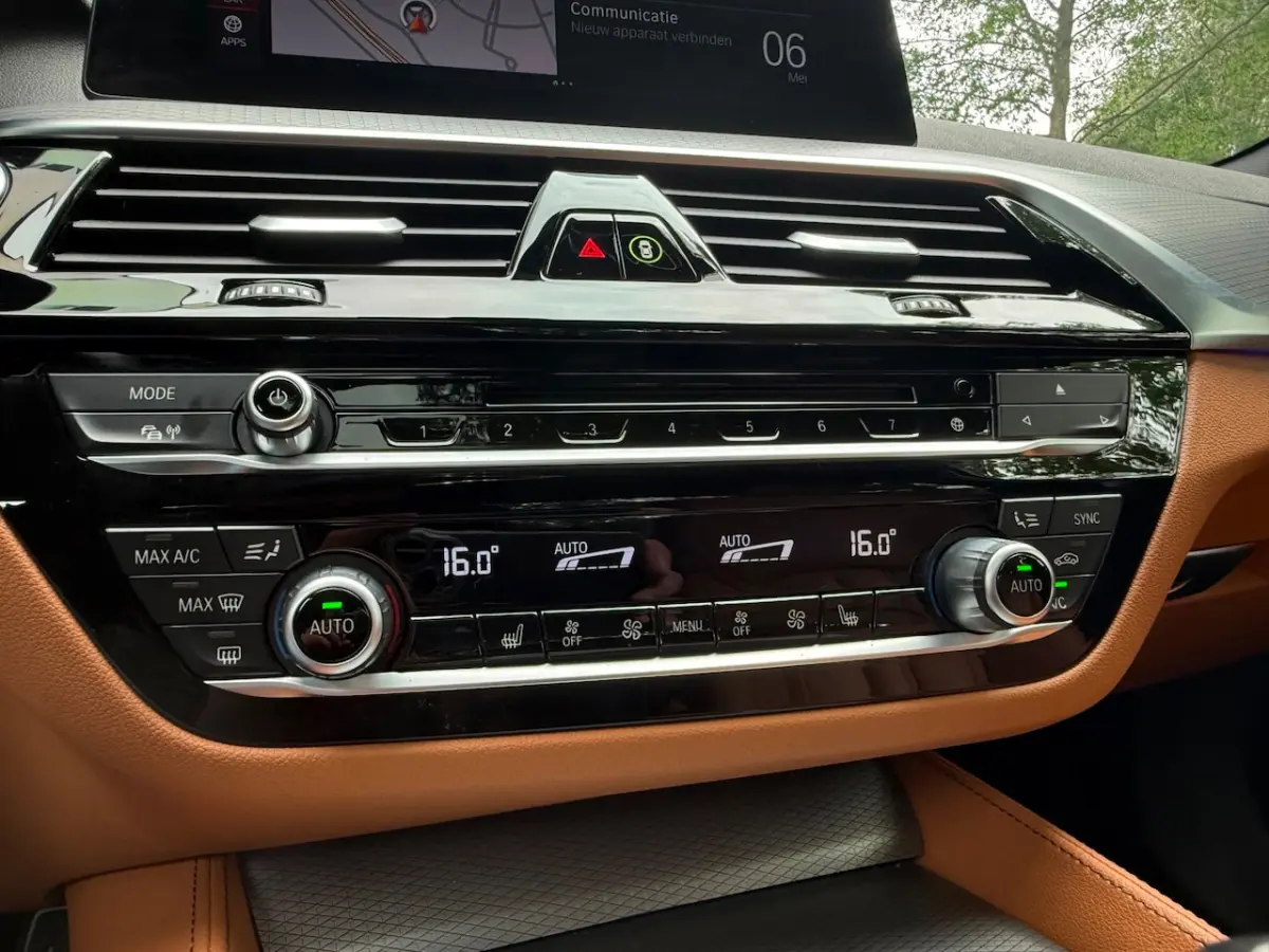 520i High Executive Edition M-Sport NAP Schuifdak/Leder/20 Inch/HK/Car Play/LED/Memory/360