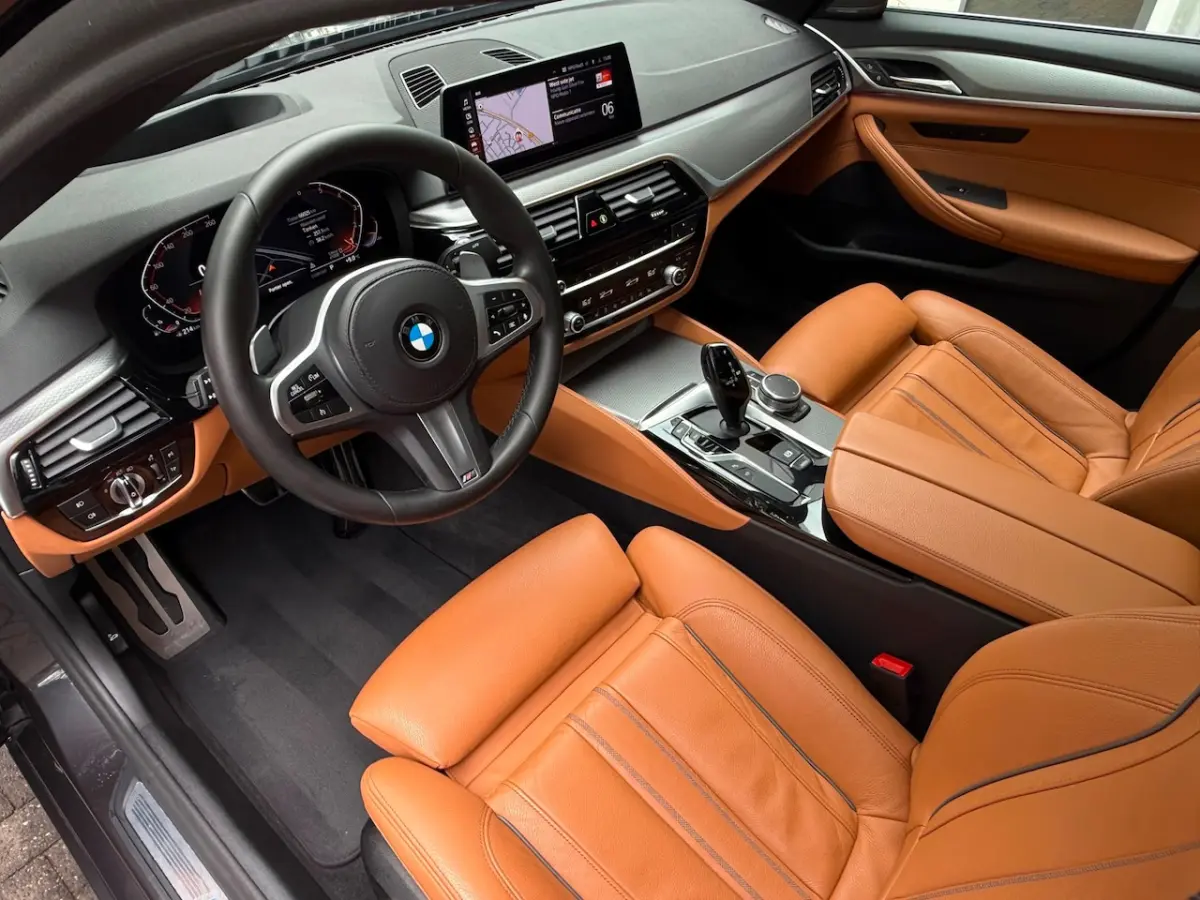 520i High Executive Edition M-Sport NAP Schuifdak/Leder/20 Inch/HK/Car Play/LED/Memory/360