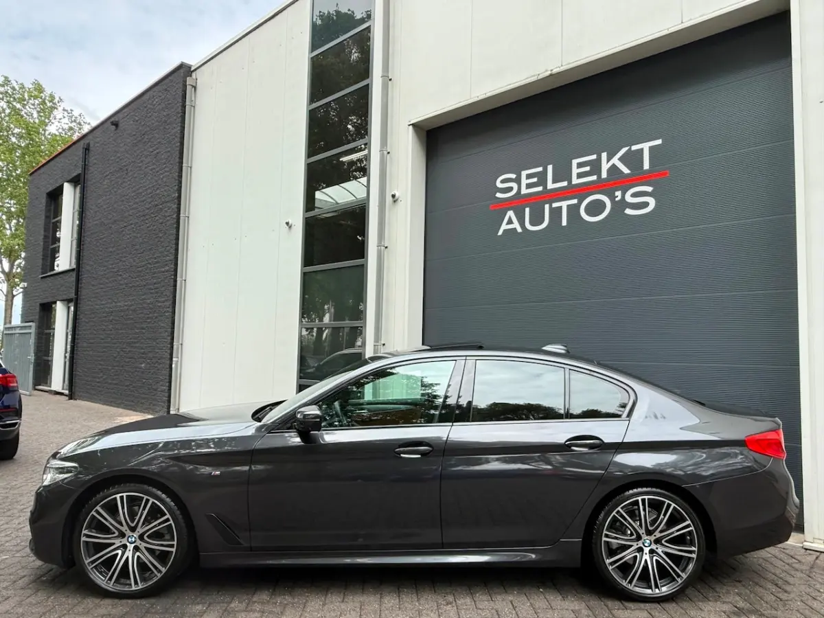 520i High Executive Edition M-Sport NAP Schuifdak/Leder/20 Inch/HK/Car Play/LED/Memory/360
