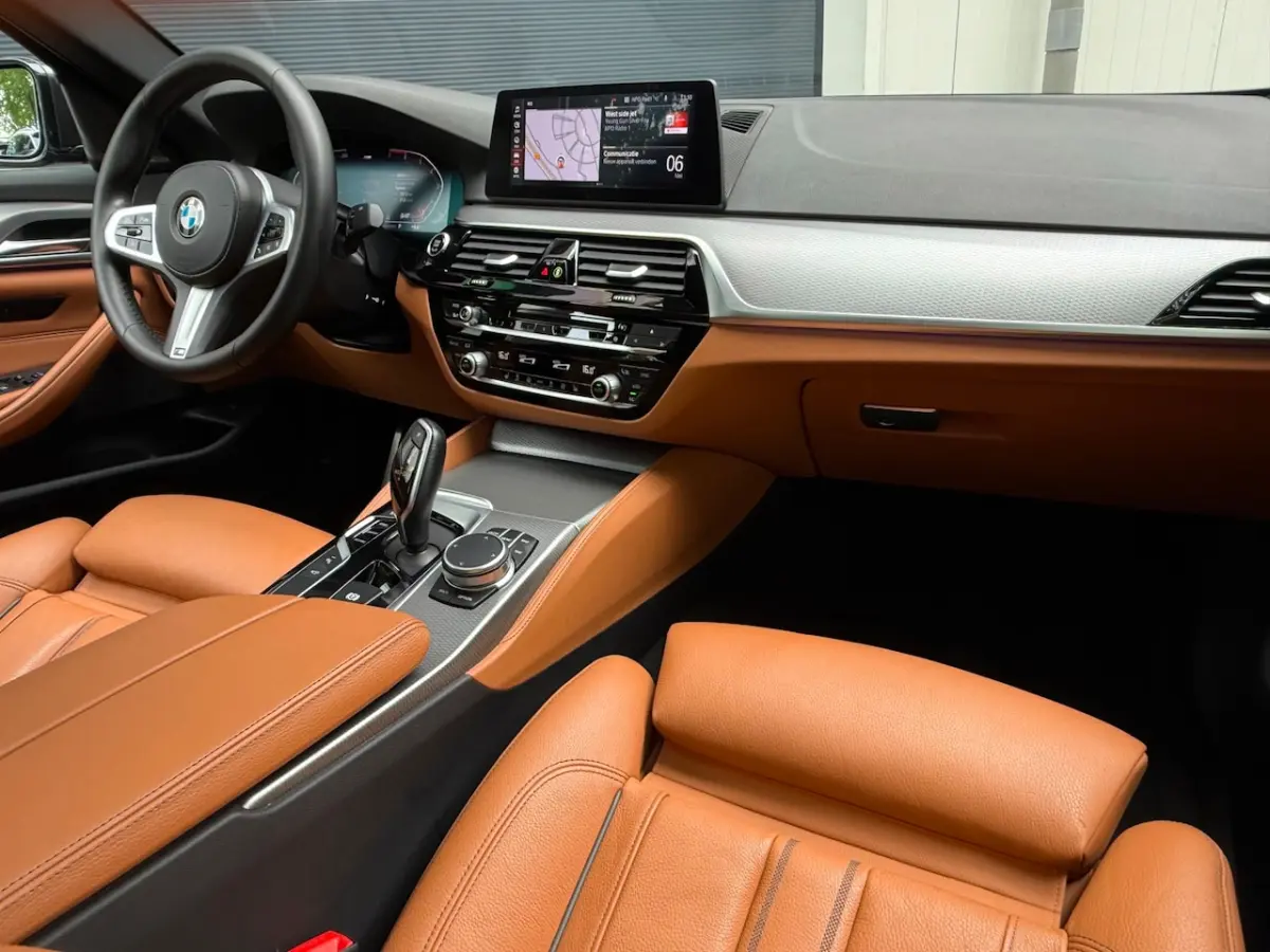 520i High Executive Edition M-Sport NAP Schuifdak/Leder/20 Inch/HK/Car Play/LED/Memory/360