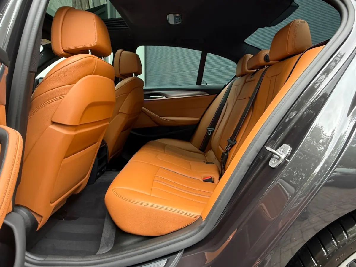 520i High Executive Edition M-Sport NAP Schuifdak/Leder/20 Inch/HK/Car Play/LED/Memory/360