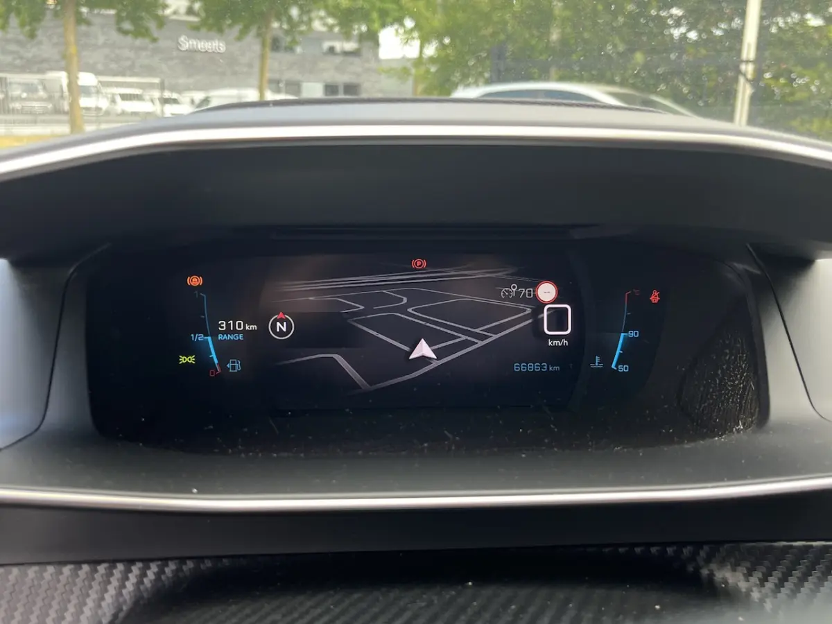 1.2 PureTech Allure // LED // HALF LEDER // 3D COCKPIT // CAMERA+SENSOREN // NAVI+CARPLAY