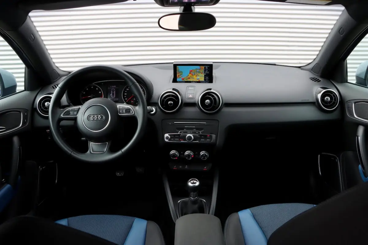 1.0 TFSI Advance Sport | PANORAMA | BOSE | S LINE |